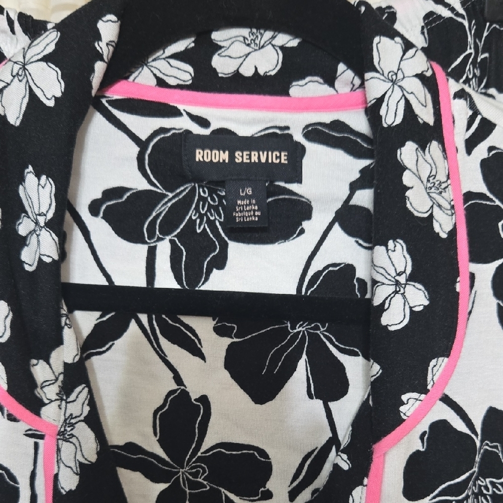 Chic Black Floral Women's Pajama Set - Picture 4 of 4